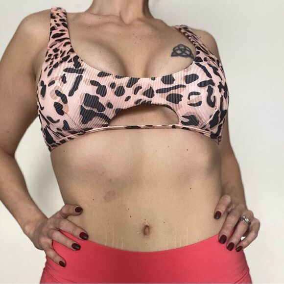 SHEIN Bikini Top Blush Leopard Peach Medium Peekaboo Beach Vacation - Picture 4 of 9